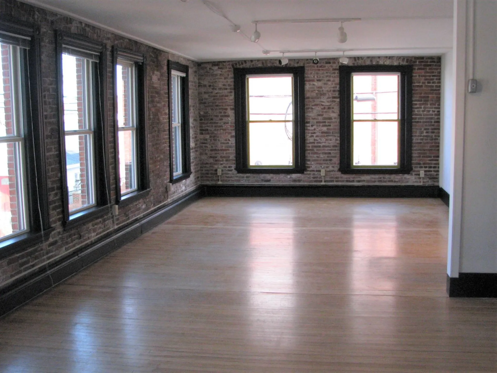 208 Market Street Portsmouth NH 03801