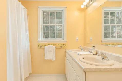 9 Brewster Heights Wolfeboro NH 03894-4403
