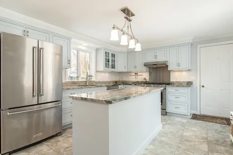 9 Brewster Heights Wolfeboro NH 03894-4403