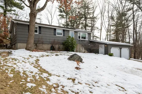 13 Shetland Road Nashua NH 03062