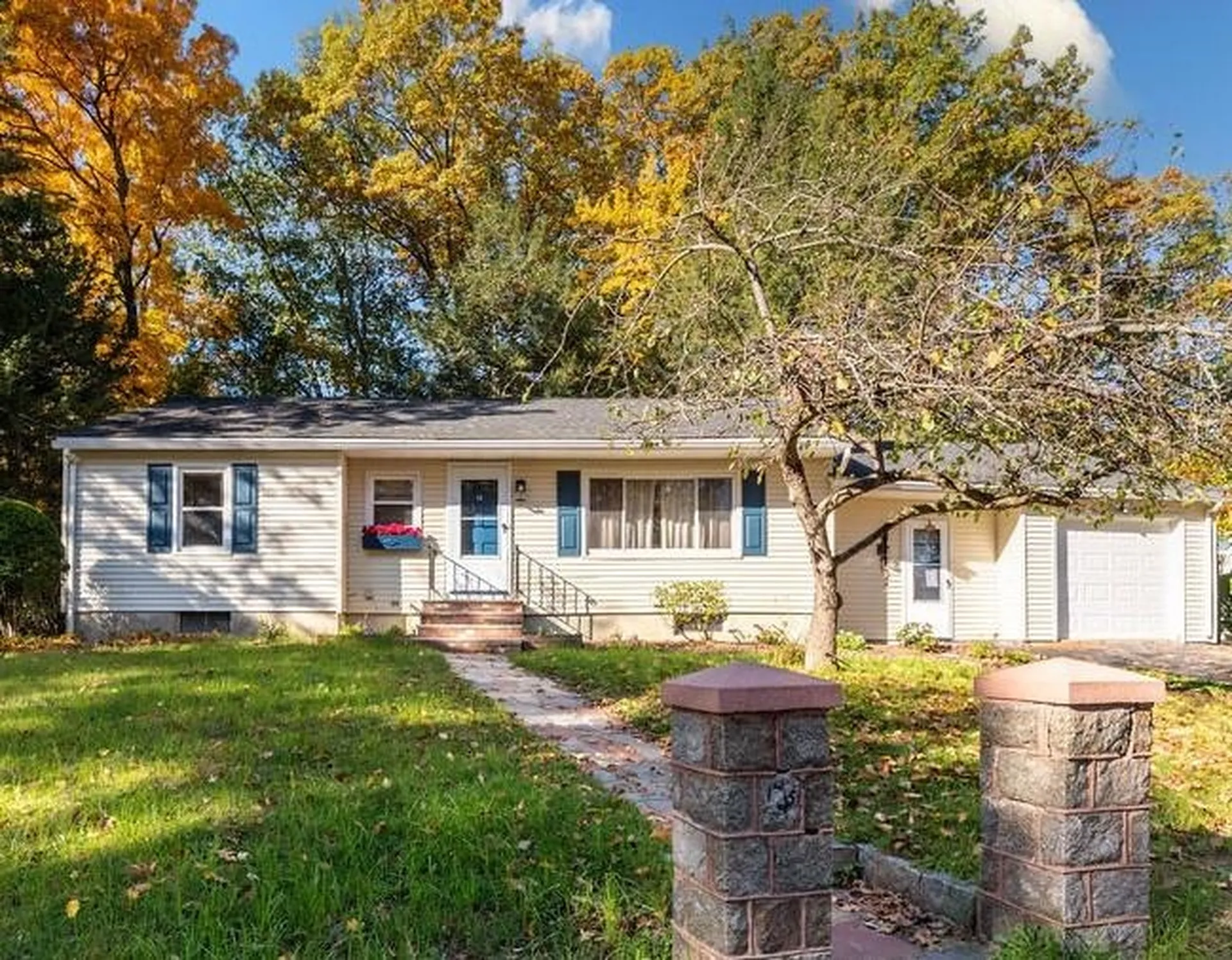 15 Durham Street Nashua NH 03063