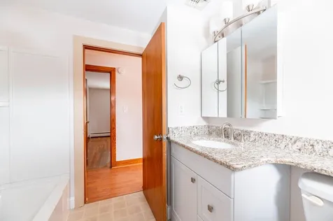 15 Durham Street Nashua NH 03063