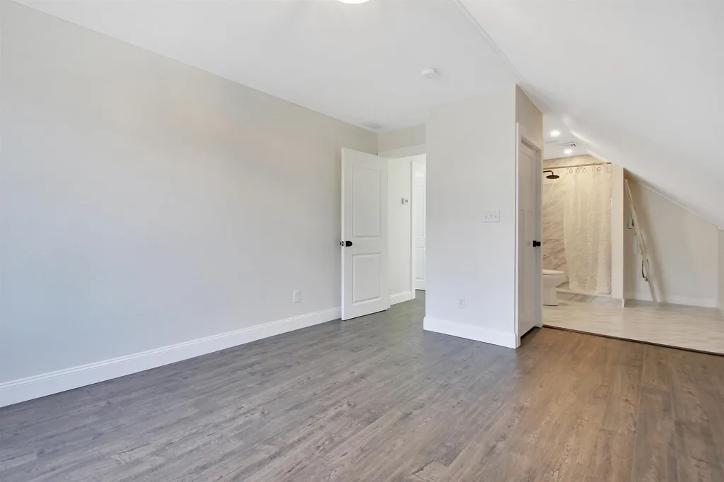 28 West Shore Road Windham NH 03087