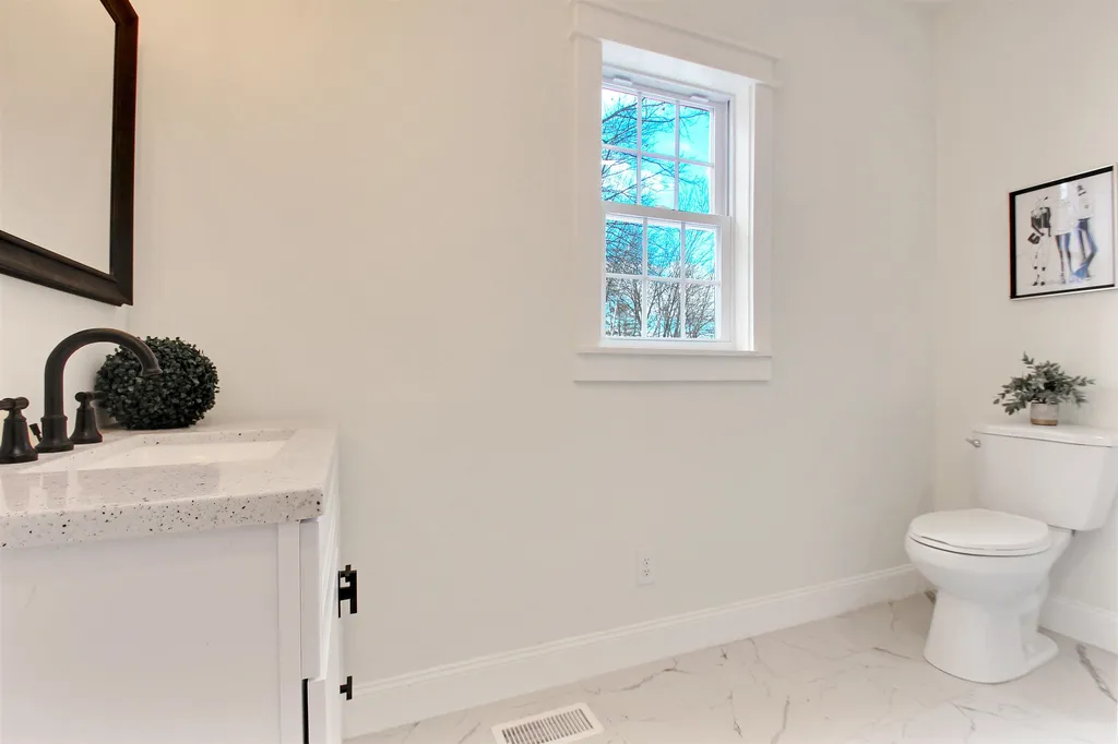 28 West Shore Road Windham NH 03087