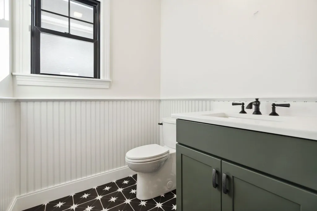 131 Sage Lane Portsmouth NH 03801