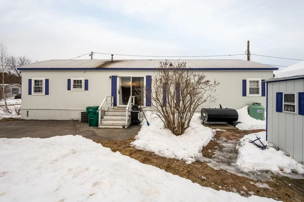 10 Kenwater Avenue Rochester NH 03867