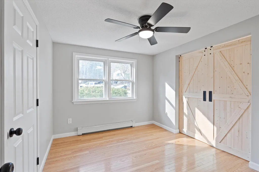 7 Merlin Place Londonderry NH 03053