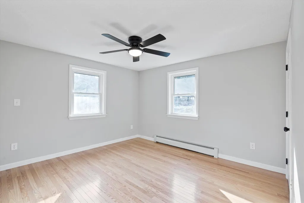 7 Merlin Place Londonderry NH 03053