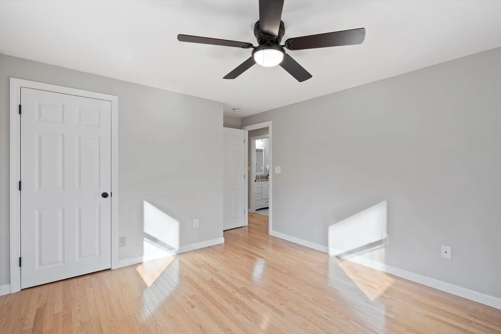 7 Merlin Place Londonderry NH 03053