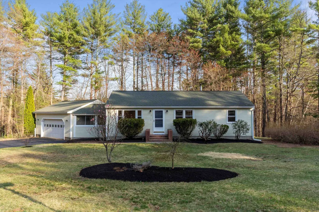 7 Merlin Place Londonderry NH 03053