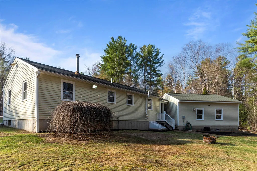7 Merlin Place Londonderry NH 03053