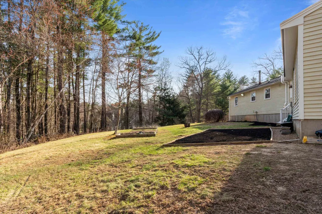 7 Merlin Place Londonderry NH 03053