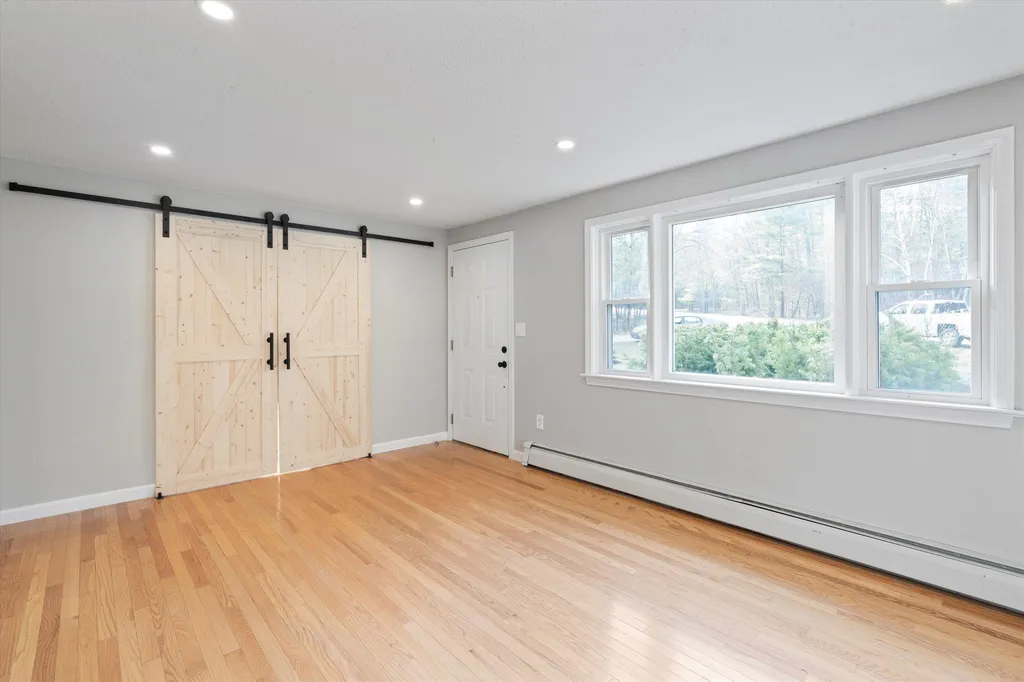 7 Merlin Place Londonderry NH 03053