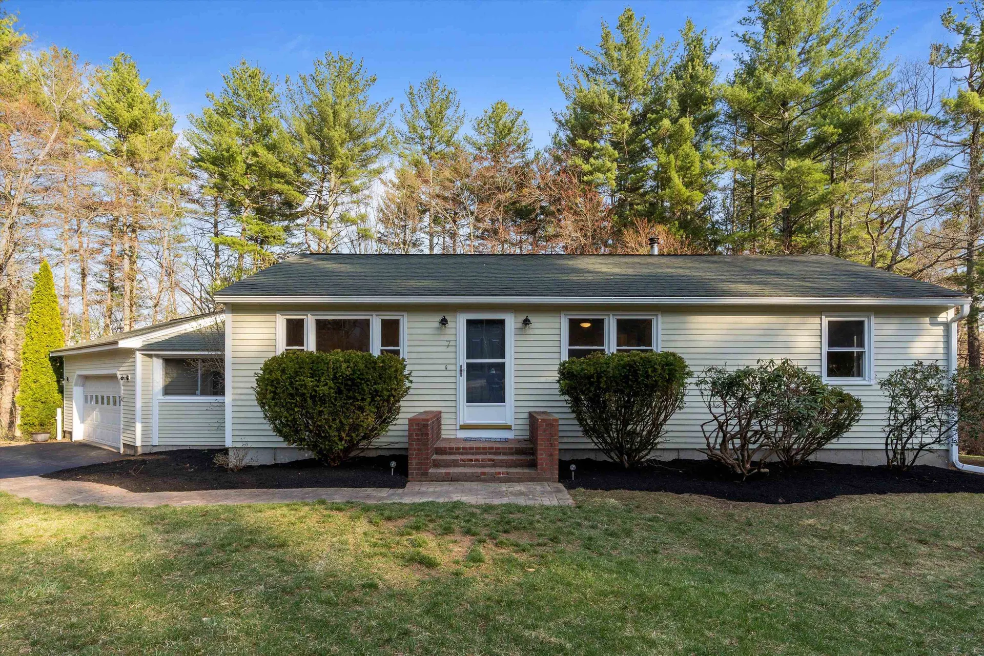 7 Merlin Place Londonderry NH 03053