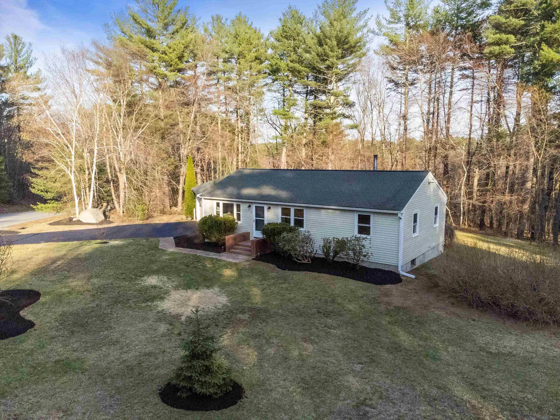 7 Merlin Place Londonderry NH 03053