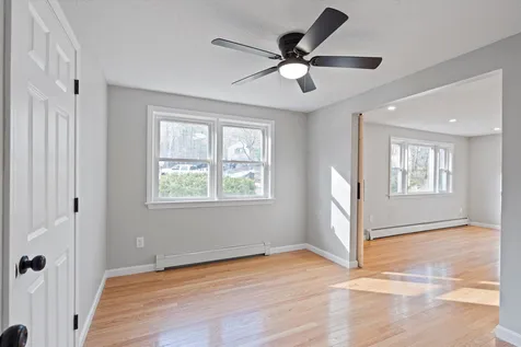 7 Merlin Place Londonderry NH 03053