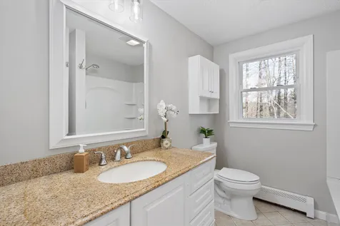 7 Merlin Place Londonderry NH 03053