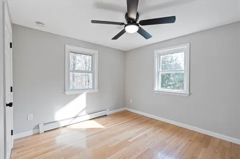 7 Merlin Place Londonderry NH 03053
