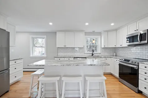 7 Merlin Place Londonderry NH 03053
