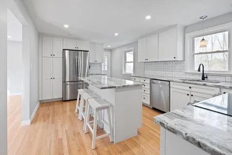 7 Merlin Place Londonderry NH 03053