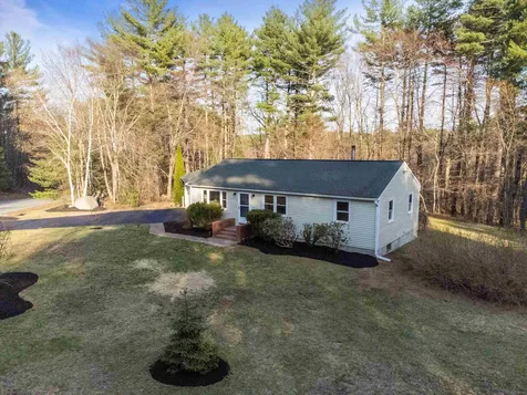 7 Merlin Place Londonderry NH 03053