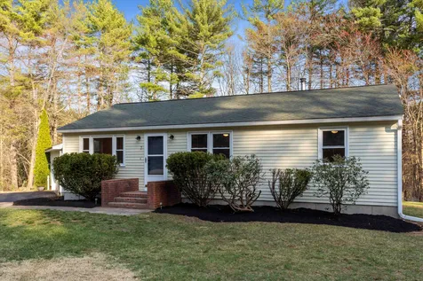 7 Merlin Place Londonderry NH 03053