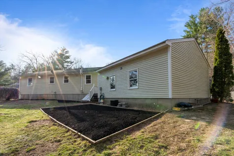 7 Merlin Place Londonderry NH 03053