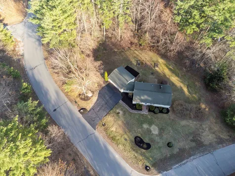 7 Merlin Place Londonderry NH 03053