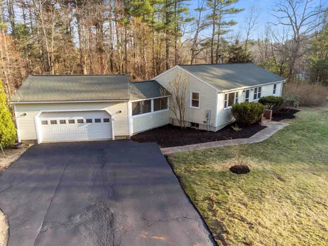 7 Merlin Place Londonderry NH 03053