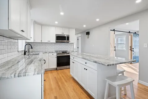7 Merlin Place Londonderry NH 03053