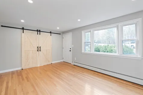7 Merlin Place Londonderry NH 03053