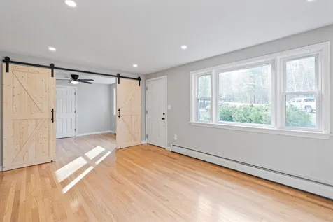 7 Merlin Place Londonderry NH 03053