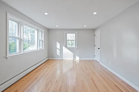 7 Merlin Place Londonderry NH 03053