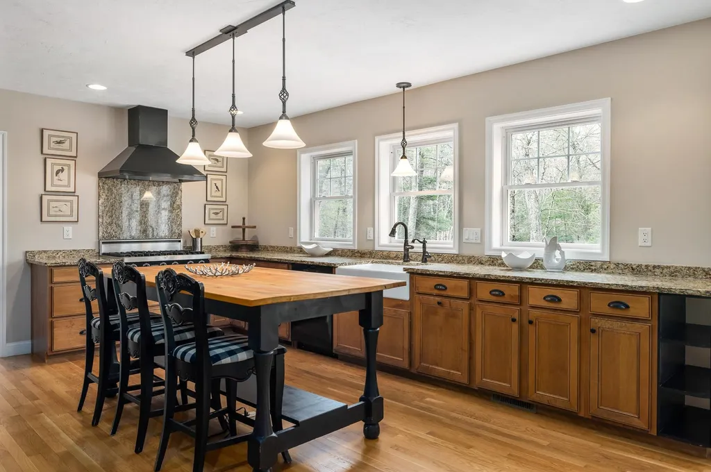3 Hemlock Way Stratham NH 03885