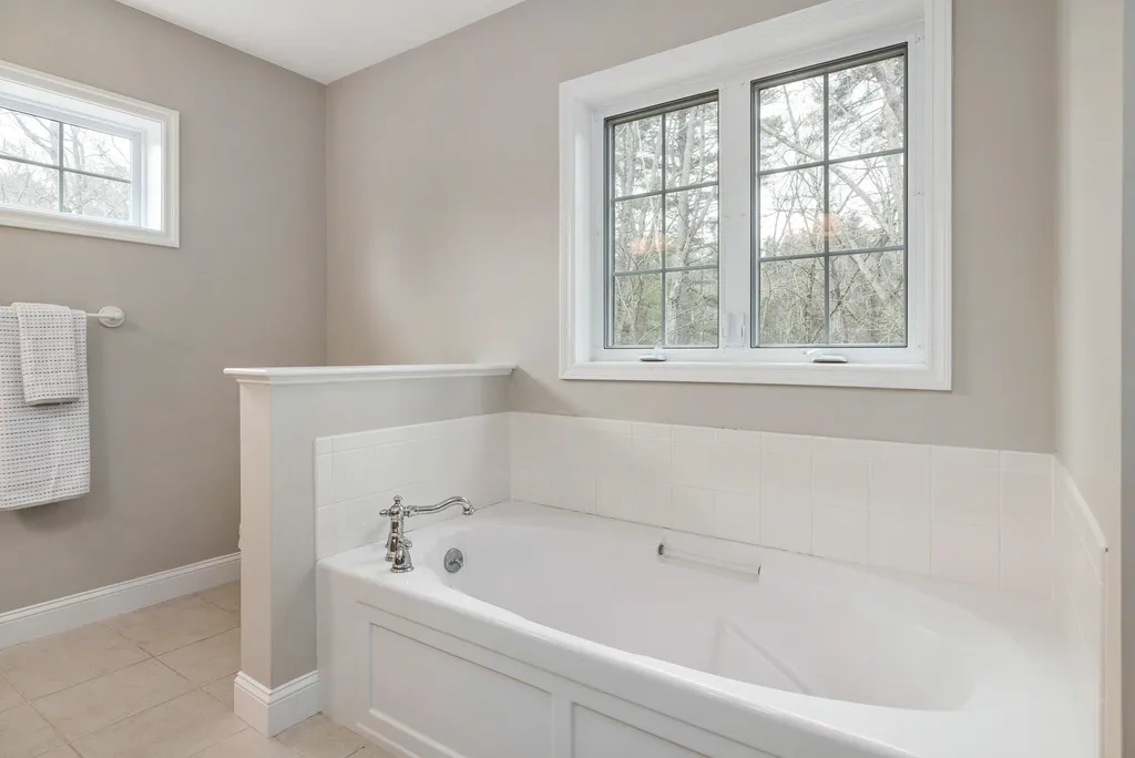 3 Hemlock Way Stratham NH 03885