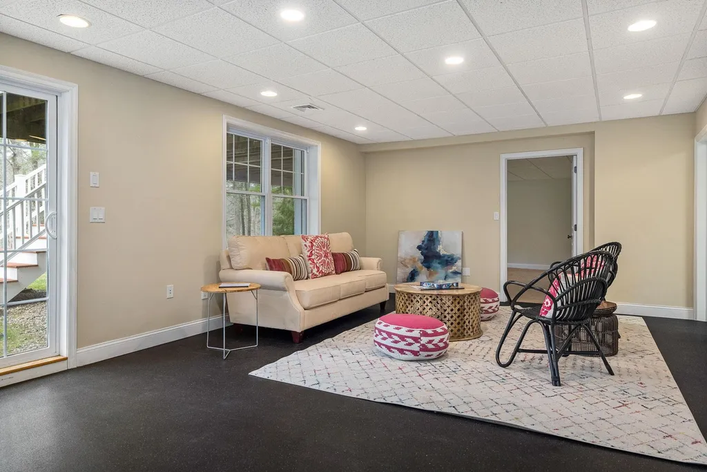 3 Hemlock Way Stratham NH 03885
