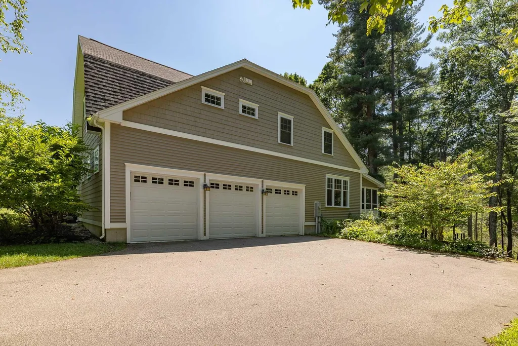 3 Hemlock Way Stratham NH 03885