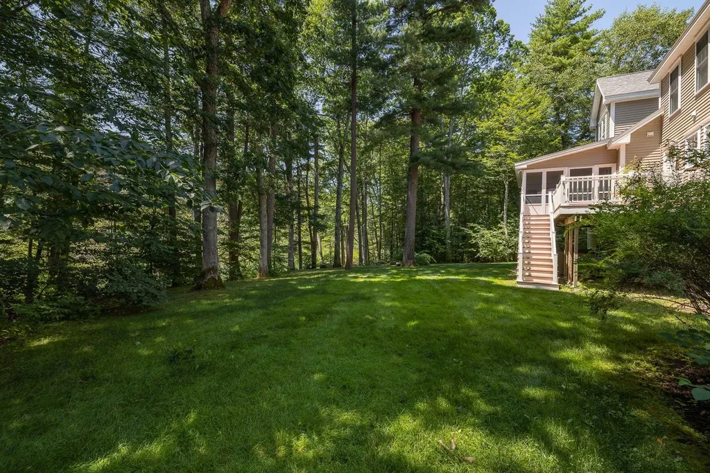 3 Hemlock Way Stratham NH 03885