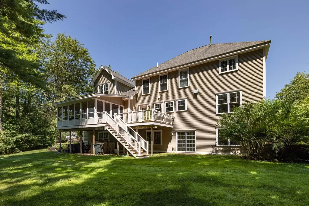 3 Hemlock Way Stratham NH 03885
