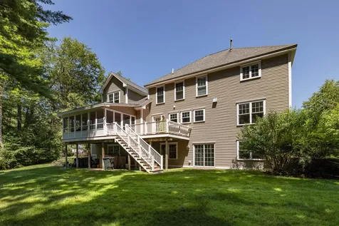 3 Hemlock Way Stratham NH 03885