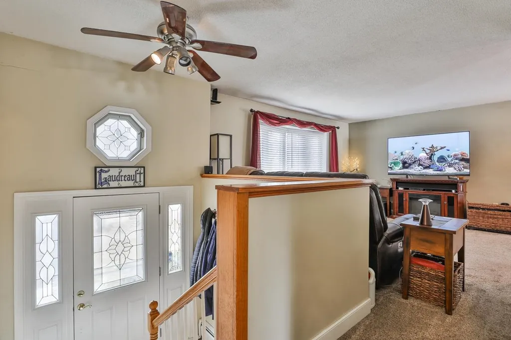 6 Huckleberry Road Raymond NH 03077