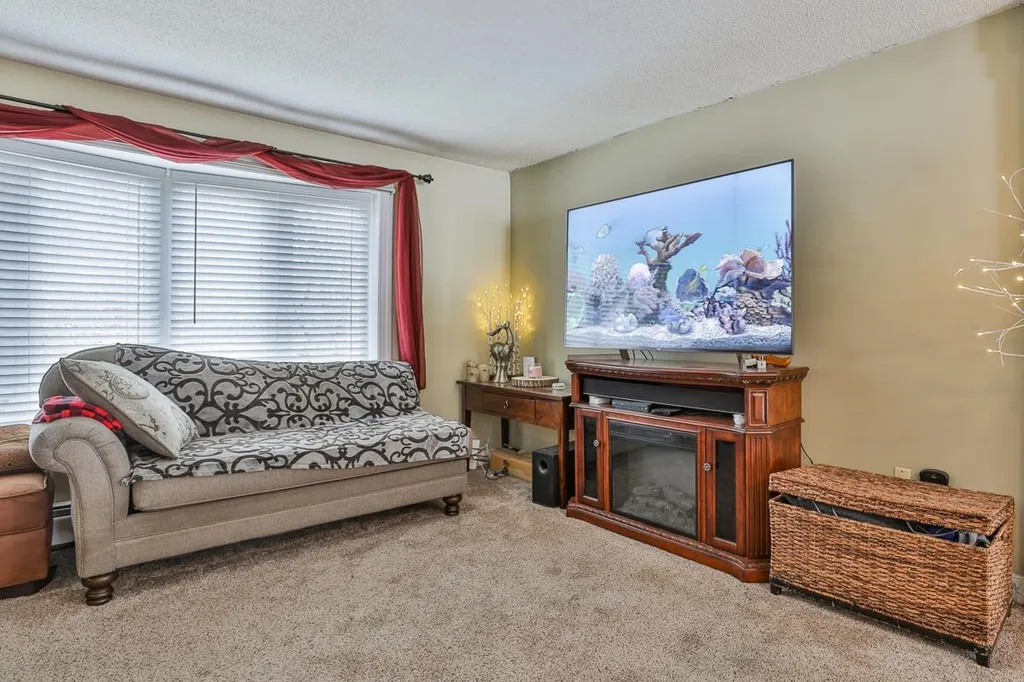 6 Huckleberry Road Raymond NH 03077