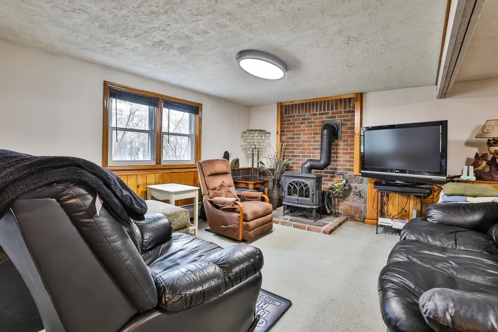 6 Huckleberry Road Raymond NH 03077