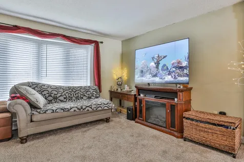 6 Huckleberry Road Raymond NH 03077