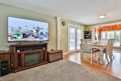 6 Huckleberry Road Raymond NH 03077
