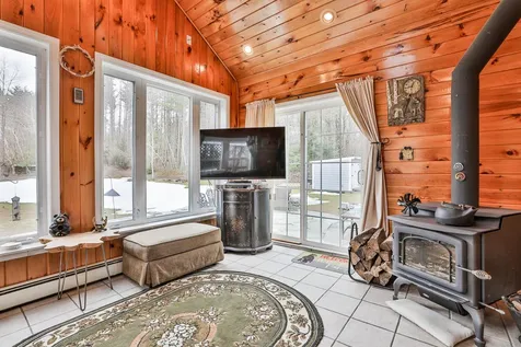 6 Huckleberry Road Raymond NH 03077