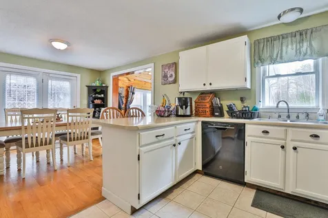 6 Huckleberry Road Raymond NH 03077