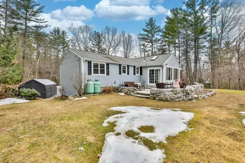 6 Huckleberry Road Raymond NH 03077