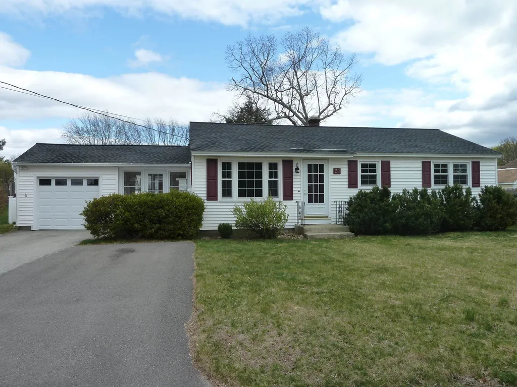 22 Paul Avenue Nashua NH 03060