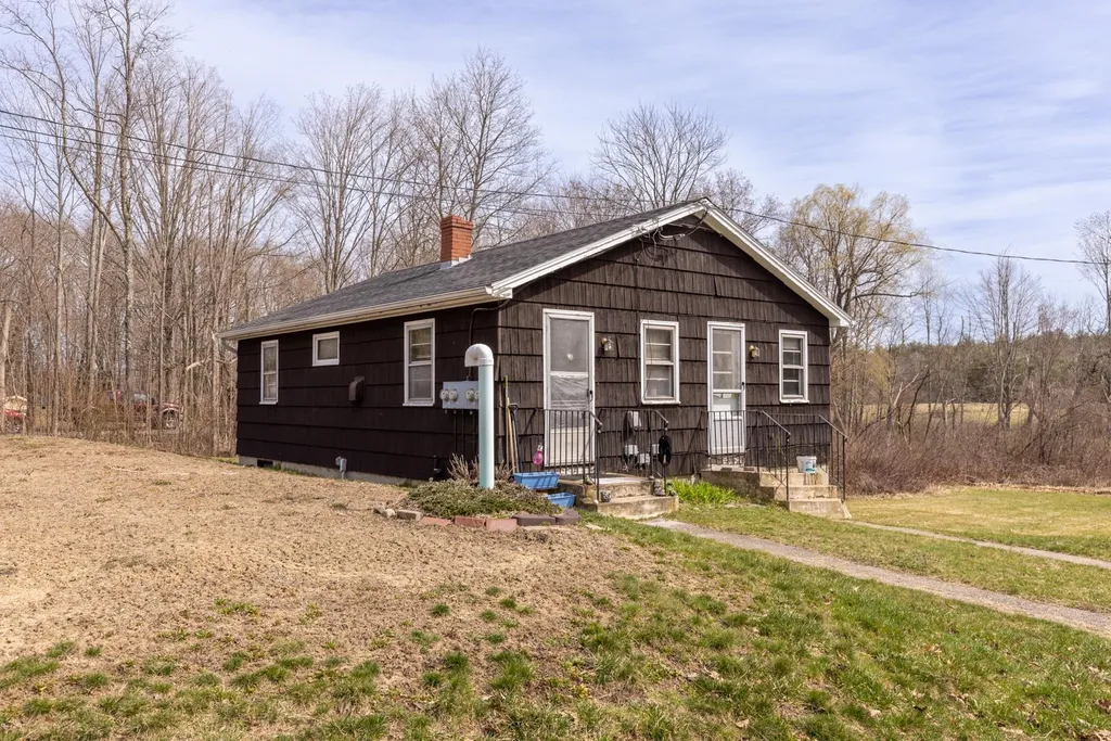 208 Mast Road Lee NH 03861